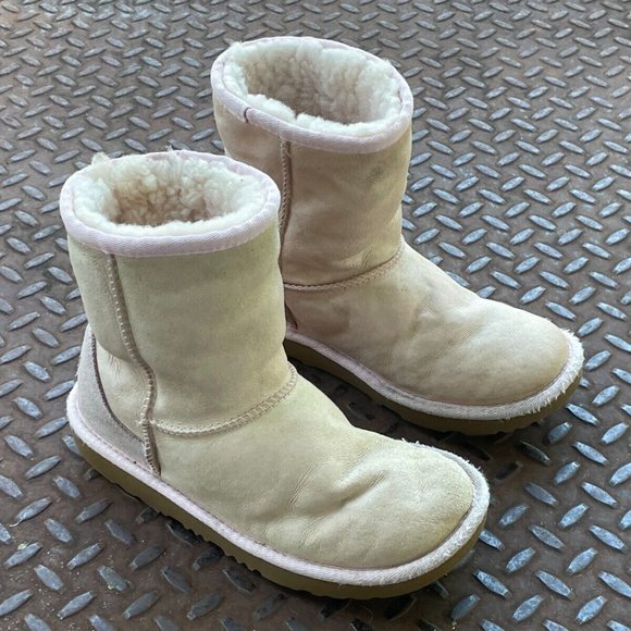 UGG Girl Boot Little Kid & Big Kid Koola Short Boots Size 4US 34EU - Picture 3 of 11